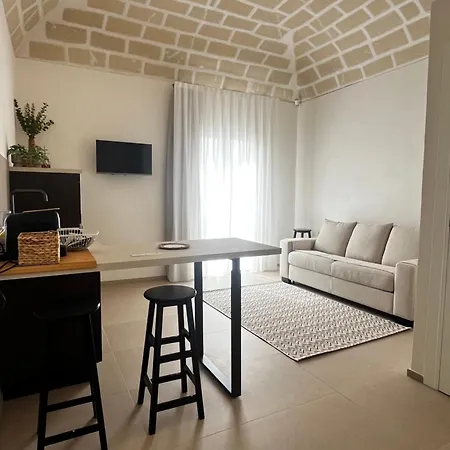 Acqua Salmastra فافينانا